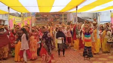 बिहार: पटेल नगर मोहल्ला  से निकली गई कलश शोभा यात्रा, 350 महिलाओं ने कलश  शोभा यात्रा में लिया भाग।