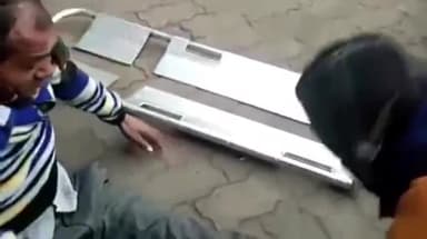 कानपुर: गुटैया रेलवे क्रॉसिंग पर ट्रेन की चपेट में आने से घायल हुआ युवक, पुलिस ने उपचार के लिए भेजा अस्पताल