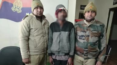 मिलक: मिलक : मिलक पुलिस ने एक युवक को जालिफ़ नगला गाँव से अवैध चाकू से साथ गिरफ्तार करके कोर्ट में पेश किया कोर्ट ने भेजा जेल ।