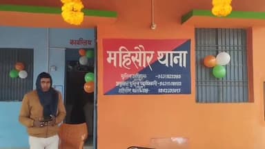 जंदाहा: भगवानपुर: महिसौर पुलिस ने सकरौली बुचौली गांव से एक शराब कारोबारी को उसके घर से 6 बोतल अंग्रेजी शराब के साथ किया गिरफ्तार भेजा जेल