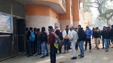 सासाराम: सासाराम में शांतिपूर्ण तरीके से बिहार दरोगा भर्ती परीक्षा हुआ शुरू।