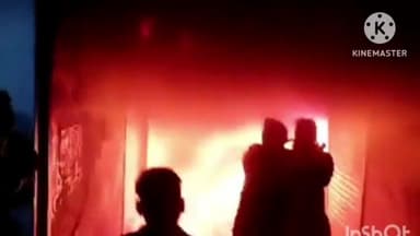 आगरा: नवादा बाजार स्थित दो दुकानों में लगी भीषण आग,पाया गया काबू