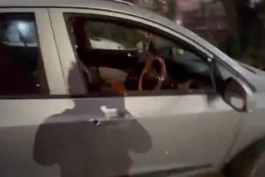 गाज़ियाबाद: इंदिरापुरम क्षेत्र में गाड़ी का शीशा तोड़कर चोरों ने लैपटॉप और नगदी पर किया हाथ साफ, सीसीटीवी फुटेज खंगाल रही पुलिस