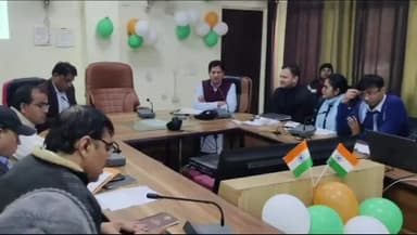 भिंड नगर: कलेक्ट्रेट सभागार साप्ताहिक समय-सीमा पत्रों की समीक्षा बैठक आयोजित की गई।