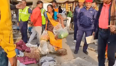 सिंगरौली: कलेक्ट्रेट कार्यालय के सामने से हटाया गया अतिक्रमण, दी गयी समझाईस