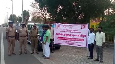 விருத்தாசலம்: விருத்தாச்சலம் பூவனூர் சாலையில் பேருந்தில் தொங்கியபடி வந்த மாணவர்களுக்கு அறிவுரை வழங்கிய போக்குவரத்து துறை அதிகாரிகள்