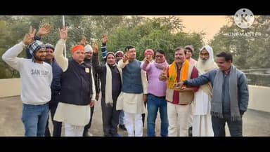 राघोपुर: बिहार में नई सरकार गठन की खुशी में राघोपुर में भाजपा कार्यकर्ताओं ने मिठाई बांटकर खुशी मनाई