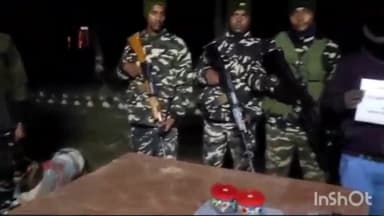 मधवापुर: मधवापुर स्थित इंडोनेपाल बॉर्डर के पास से SSB ने 120 बोतल शराब, एक देशी कट्टा व 500 ग्राम गांजा के साथ 1 तस्कर को पकड़ा