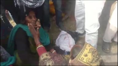 टनकुप्पा: प्रखंड के बहसापीपरा पंचायत की देवचंद पीपरा मुख्य सड़क पास सड़क दुर्घटना में एक बाइक सवार पति की मौके पर मौत,पत्नी घायल