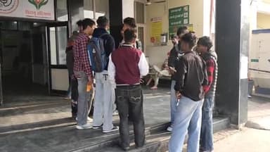 अम्बाला: प्रेम नगर में सरकारी स्कूल में पढ़ने वाले छात्र पर बाहर के युवकों ने किया हमला गंभीर अवस्था में लाया गया नागरिक हस्पताल