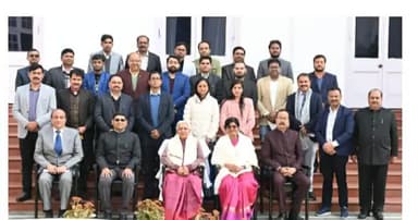 राज्यपाल ने नैक मूल्यांकन में ‘ए प्लस ग्रेड‘ प्राप्त पूर्वांचल विश्वविद्यालय को प्रशस्ति प्रमाण-पत्र देकर किया सम्मानित