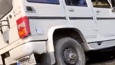 सिंगरौली: मोरवा गोल चक्कर के समीप एक बोलेरो वाहन अनियंत्रित होकर सड़क किनारे नाले में घुसा बाल बाल बचे वाहन सवार