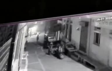 ग्वालियर गिर्द: गोल पहाड़िया क्षेत्र में घर के बाहर खड़ी टमटम को चोरों ने किया चोरी सीसीटीवी वीडियो आया सामने