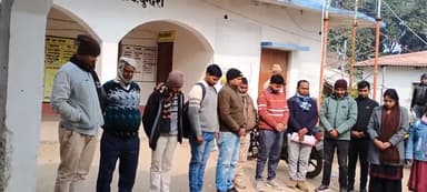 #अंचल कार्यालय कुदरा में #बापू की शहादत को किया गया याद, दो मिनट का मौन धारण।