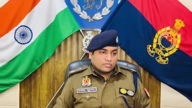 कानपुर: कोहना में शिक्षक से वसूली के प्रकरण में की गई कार्रवाई के संबंध में डीसीपी ने दी जानकारी