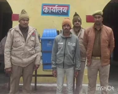 जलेसर: चुरथरा चौराहे के पास से ₹25 हजार के इनामिया वांछित आरोपी को अवागढ़ पुलिस ने हत्या और चोरी के मामले में किया गिरफ्तार