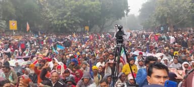 #चुनाव_आयोग_पर_महामोर्चा 
आज ई .वी.एम के खिलाफ दिल्ली मंतर से भीम आर्मी जय भीम राष्ट्रीय अध्यक्ष मनजीत सिंह नौटियाल ।
आज ई.वी.एम के खिलाफ दिल्ली जंतर मंतर पर जो जन सैलाब उमड़ा पुरा देश लोकतन्त्र को बचाने के लिए तैयार हो चूका है आज संकल्प ले