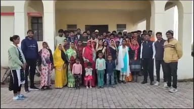 पन्ना: कर्नाटक मे बंधक रहे मजदूरो ने जि.प. कार्यालय मे मुख्यकार्यपालन अधिकारी से की मुलाकात आवेदन सौंप कर कि रोजगार की मांग।