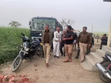 राघोपुर: मलिकपुर एवं जुड़ावनपुर काला दियारा में बने पुलिस चेक पोस्ट का डीएम, एसपी व एडीएम ने किया निरीक्षण