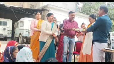 पन्ना: महिला एवं बाल विकास परियोजना पन्ना शहरी में सेवानिवृत्ति पर दी आंगनवाड़ी सहायिका को
विदाई।