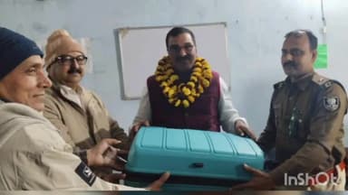 खिजरसराय: खिजरसराय थाना के सब इंस्पेक्टर  को सेवानिवृत होने पर दी गई विदाई।