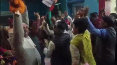 टनकुप्पा: बिहार सरकार के नये कैबिनेट मंत्री डाः संतोष कुमार सुमन को टनकुप्पा प्रखंड के हम पार्टी के कार्यकर्ताओं ने किया स्वागत।