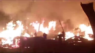 राघोपुर: राघोपुर थाना क्षेत्र के रामपुर श्यामचंद पंचायत के वार्ड 8 में अचानक आग लगने से 7 घर जलकर राख