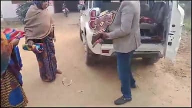 छिबरामऊ: छिबरामऊ के खानपुर कसावा गांव में आम आदमी पार्टी के जिला अध्यक्ष ने गरीबों को बांटें कम्बल