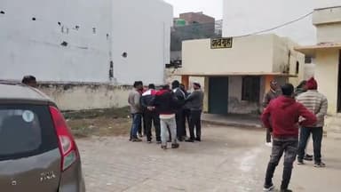 बुलंदशहर: गांव शेरपुर में मामूली विवाद में पत्नी पर धारदार हथियार से हमला कर पति ने खुद को लगाई फांसी, पोस्टमार्टम के लिए भेजा शव