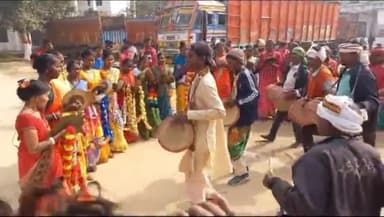 जमुई: श्रीकृष्णा सिंह मेमोरियल स्टेडियम में आदिवासी सोहराय मिलन समारोह का किया गया आयोजन