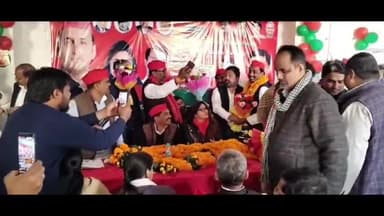 गोरखपुर: गोरखपुर सदर सीट से सांसद प्रत्याशी बनाए जाने पर बेतियाहाता सपा कार्यालय पर कार्यकर्ताओं ने काजल निषाद का किया स्वागत