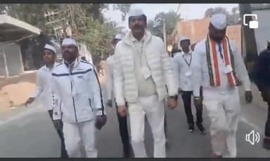 गहरे अंधकार की औकात नहीं की वह सूर्य के किरणों से लड़ सके या उसे रोक सके।
#एस_एम_झा