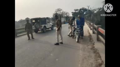 बीरपुर: पुलिस ने 
बीरपुर संजात पथ पर भीठ पुल के समीप चलाया वाहन जांच