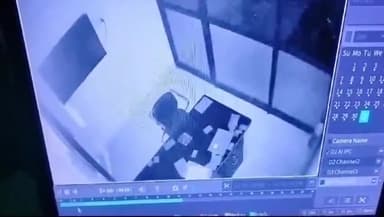 कानपुर: चकेरी में ऑफिस के शटर का ताला तोड़कर चोरी, सीसीटीवी में कैद हुई घटना