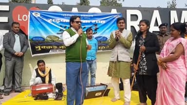 सासाराम: सड़क सुरक्षा माह के तहत परिवहन विभाग की पुलिस ने पुराने जीटी रोड पर नुक्कड़ नाटक का किया आयोजन