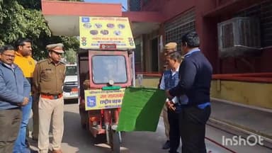 धौलपुर: कलेक्ट्रेट पर यातायात जागरूकता रथ को हरी झंडी दिखाकर जिला कलेक्टर ने किया रवाना