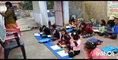 मेदिनीनगर (डालटनगंज): मेदिनीनगर मे मिशन समृद्धि संस्था द्वारा निःशुल्क चलाई गई समृद्धि की पाठशाला,कई बच्चे हुए शामिल