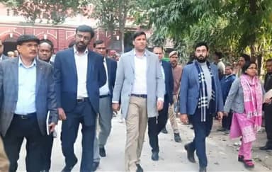 जौनपुर: चार्ज लेते ही एक्शन में नजर आए नए डीएम रविन्द्र मंदार, नजारत कार्यालय का किया निरीक्षण, सभी अधिकारी रहे मौजूद।