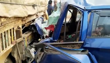 आरा: आरा-बक्सर फोरलेन पर मिल्की गांव के पास कार ने खड़े ट्रक में मारी टक्कर, एक शख्स की हुई मौत व 3 लोग हुए घायल