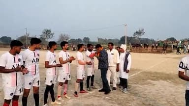 शाहिद राकेश ब्रह्म बाबा स्पोर्टिंग क्लब बढ़ा के ग्राउंड पर सेमीफाइनल में मुख्य अतिथि के रूप मे शामिल हुए पिंटू तिवारी जी