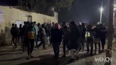 जलेसर: थाना जलेसर क्षेत्र में प्रेमी की हत्या के बाद देर रात पुलिस और PAC की निगरानी के बीच हुआ अंतिम संस्कार, भारी भीड़ मौजूद