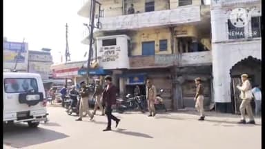 शिकोहाबाद: रुकनपुरा में मस्जिदों में जुमे की नमाज को लेकर की गई कड़ी सुरक्षा व्यवस्था, SDM, CO, SHO पुलिस बल के साथ रहे मौजूद