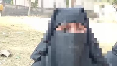 बहराइच: रामगांव थाना इलाके के एक गांव की महिला बैठी धरने पर, विपक्षी पर कार्यवाही की की मांग