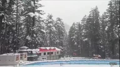 मंडी: जिला मंडी में शनिवार को एक बार फिर बिगड़ा मौसम का मिजाज, सुप्रसिद्ध पर्यटन स्थल देवीदड़ में दोबारा बर्फबारी हुई शुरू