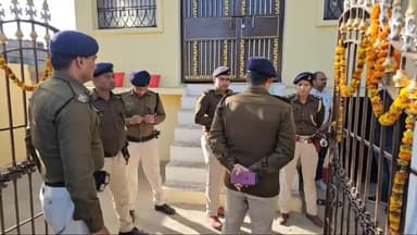 डेहरी: आयर कोठा में पीएनबी के सीएसपी में ₹2.70 लाख की हुई लूट, मौके पर पहुंचे SHO व ASP