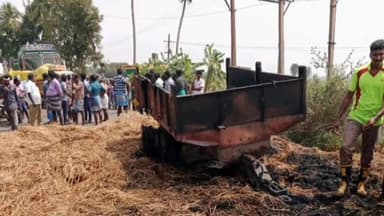 விருத்தாசலம்: டிராக்டர் டிப்பரில் வைக்கோல் ஏற்றி சென்றபோது நேமம் கிராமத்தின் திடீரென்று வைக்கோல் எரிந்ததால் பரபரப்பு