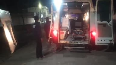 इकौना: NH-730 इकौना बाईपास भारतीय मैरिज हॉल के पास खड़ी ट्राॅली में टकराकर बाइक सवार हुआ घायल