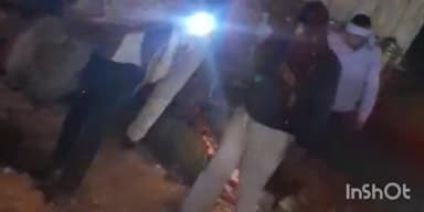 फतुहा: कंचनपुर गांव के पास देर रात एक खड़े ट्रक में पिकअप ने मारी टक्कर, ड्राइवर पिकअप में ही फंसा