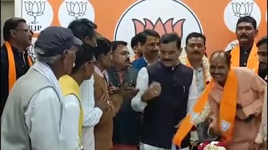 पन्ना: भाजपा प्रदेश अध्यक्ष व खजुराहो सांसद के निवास में जिले के 21 जनपद सदस्य भाजपा में हुए शामिल।