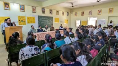 रानीवाड़ा: रघुनाथ महाविद्यालय में सड़क सुरक्षा अभियान के तहत छात्रों को यातायात नियमों की दी गई जानकारी